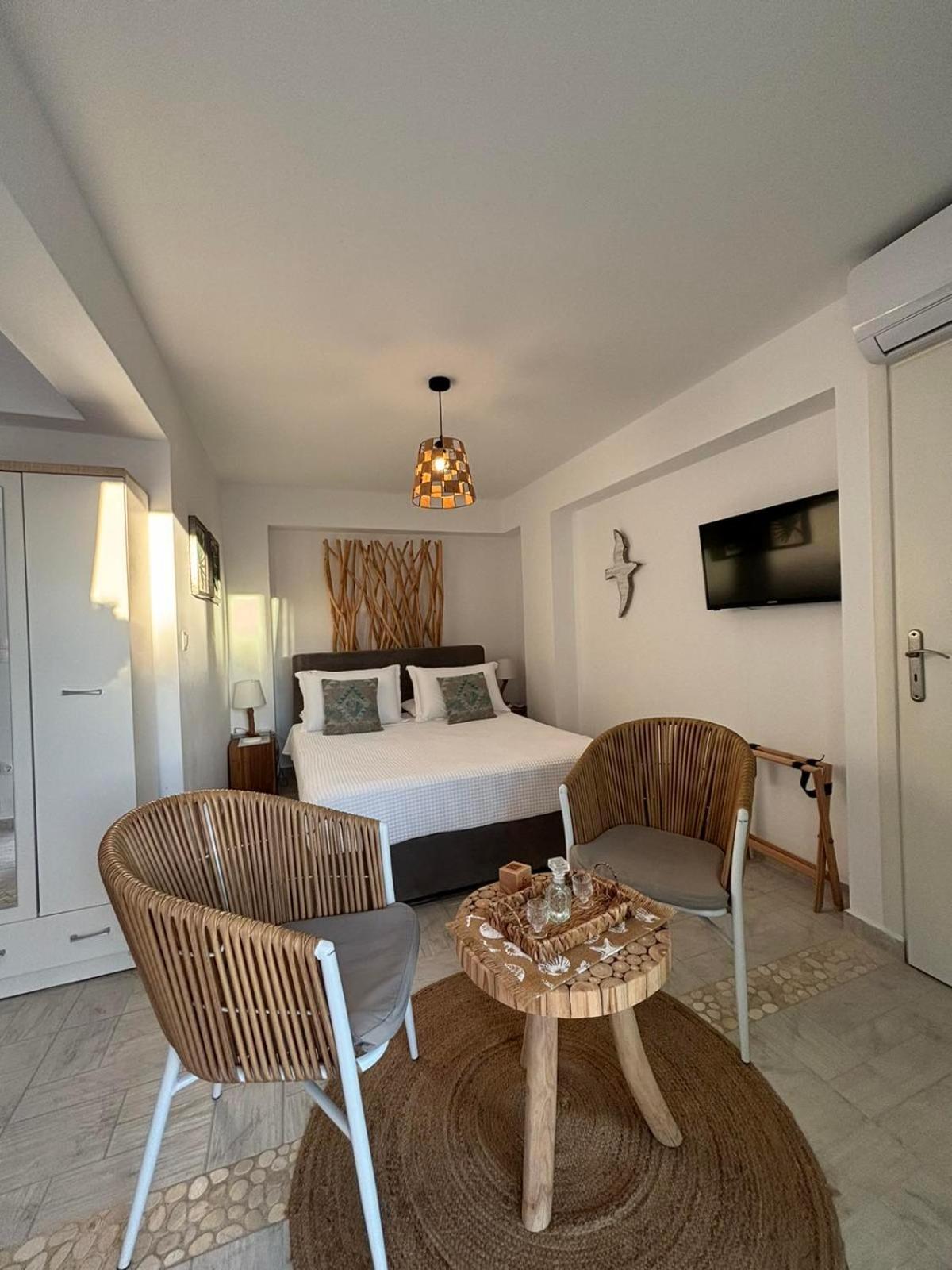 Kapetan Giannis Suite Adamantas  Exteriör bild